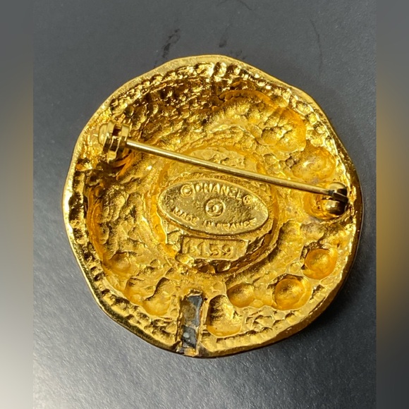 Chanel Vintage Gold Byzantine Revival Brooch with Gripoix Pearl - Picture 6 of 14